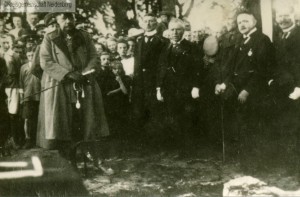 Hindenburg w Jedwabnie odsłania pomnik ku czci poległych w I wojnie